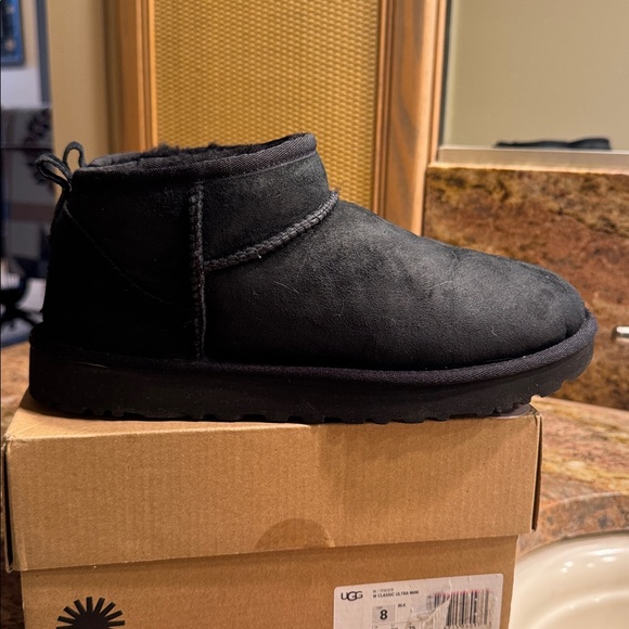 UGG Classic Ultra Mini Sz 8 - Picture 2 of 8